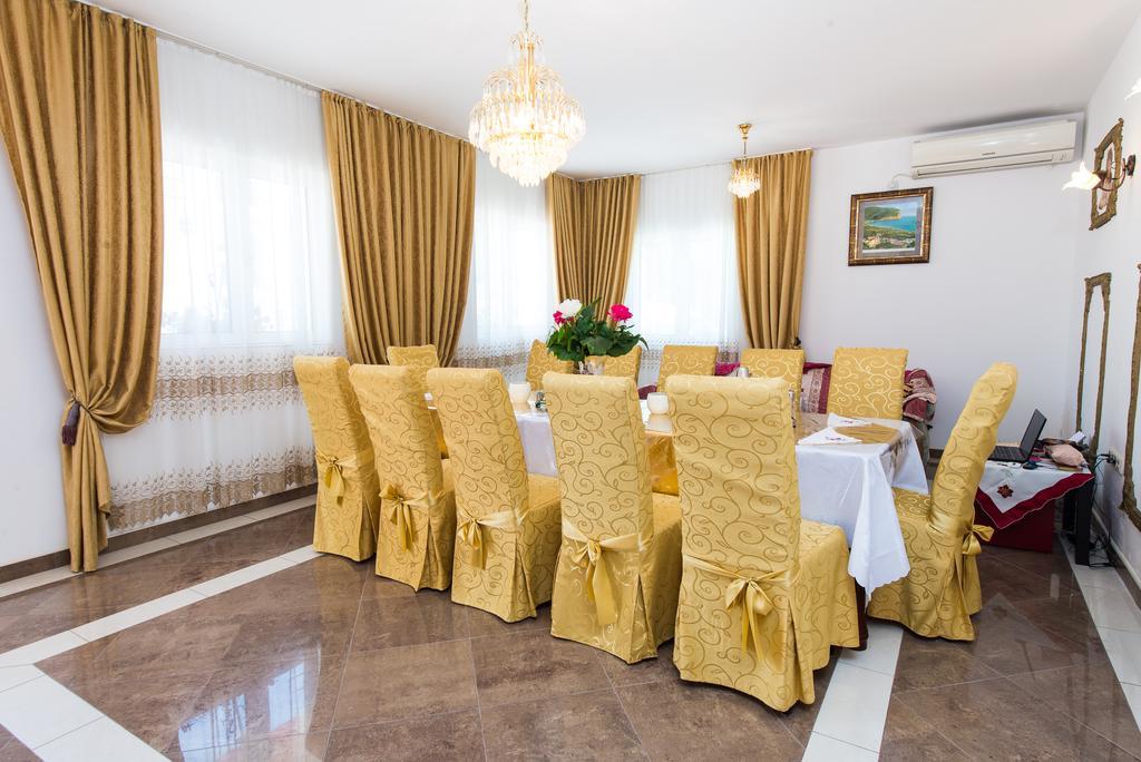 Hotel Wellness & Spa Angelo Gabriel Petrovac Buitenkant foto