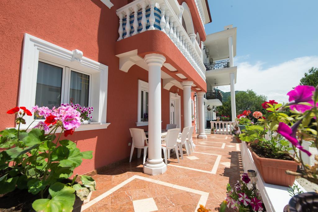 Hotel Wellness & Spa Angelo Gabriel Petrovac Buitenkant foto