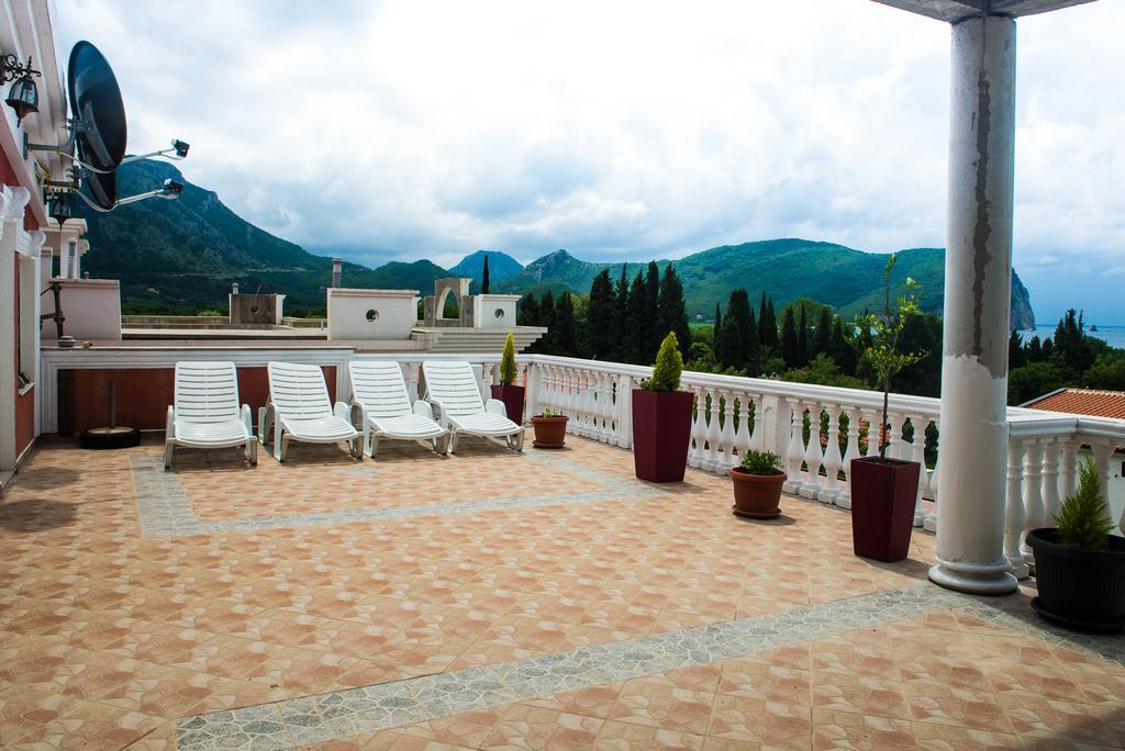 Hotel Wellness & Spa Angelo Gabriel Petrovac Buitenkant foto