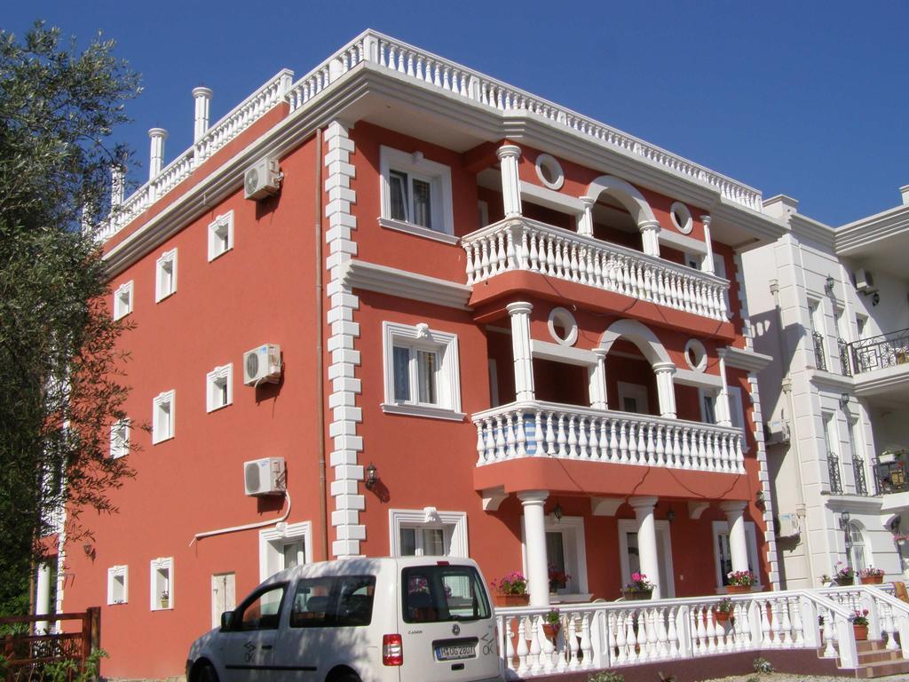 Hotel Wellness & Spa Angelo Gabriel Petrovac Buitenkant foto