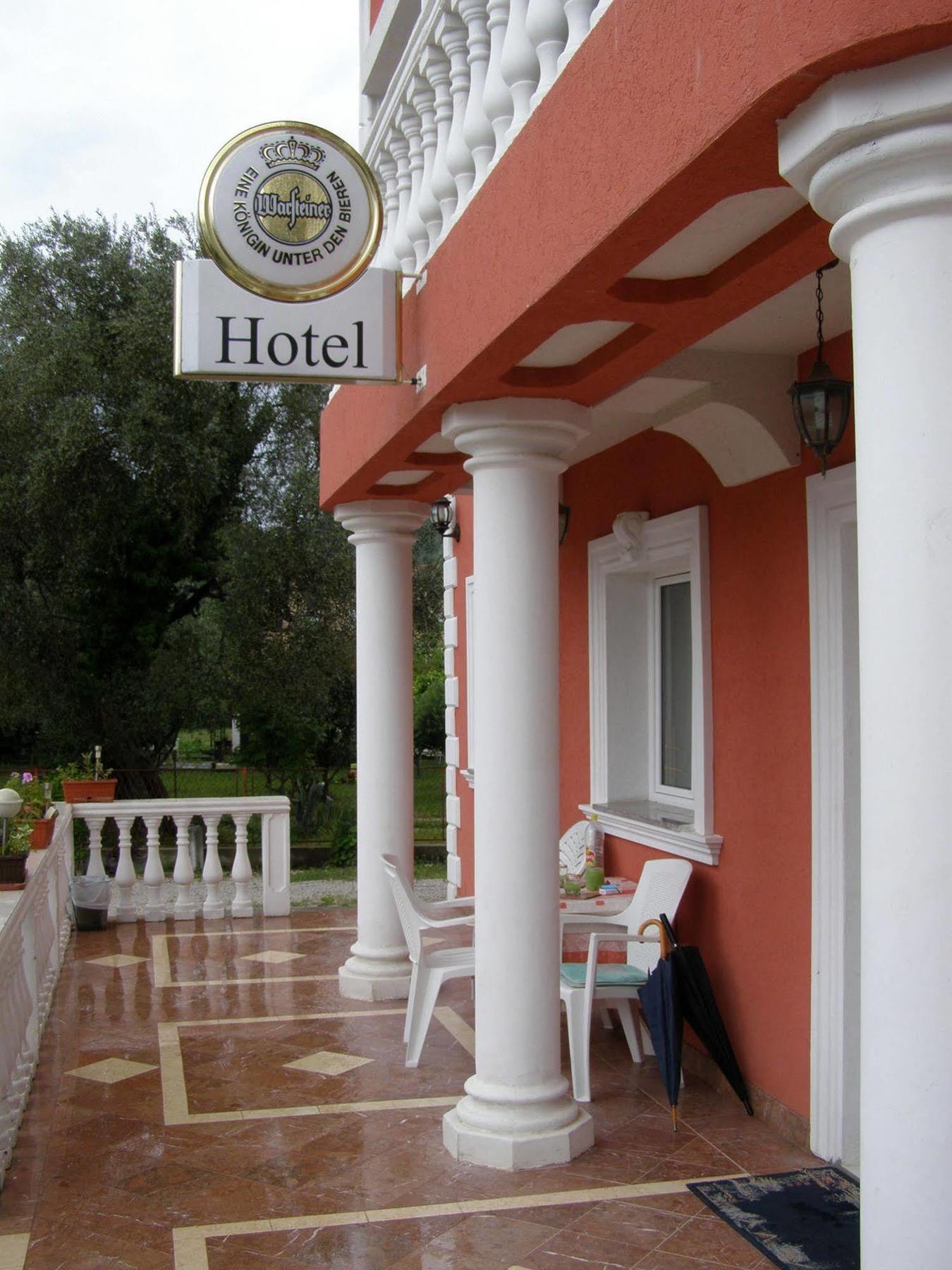 Hotel Wellness & Spa Angelo Gabriel Petrovac Buitenkant foto