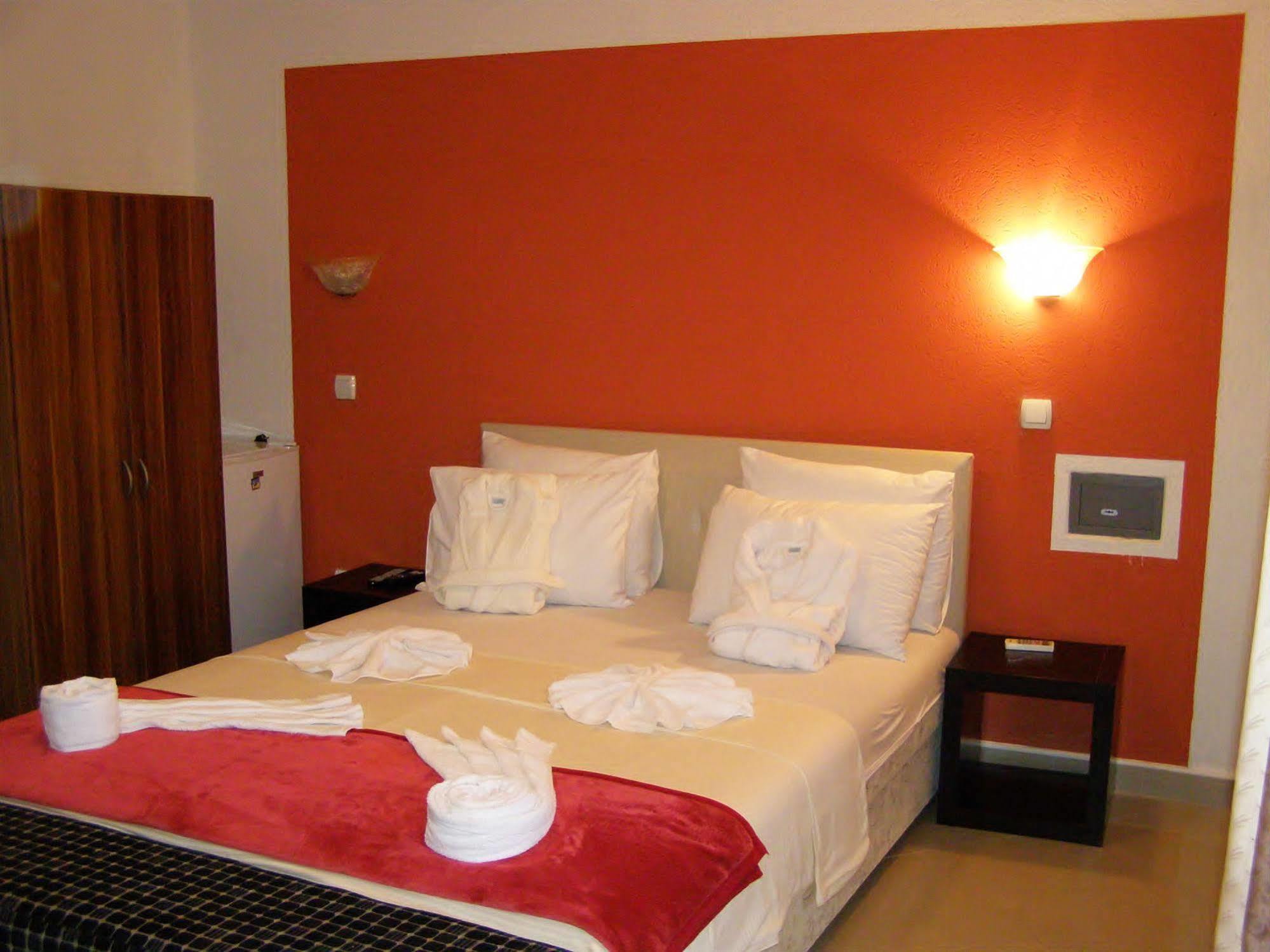 Hotel Wellness & Spa Angelo Gabriel Petrovac Buitenkant foto