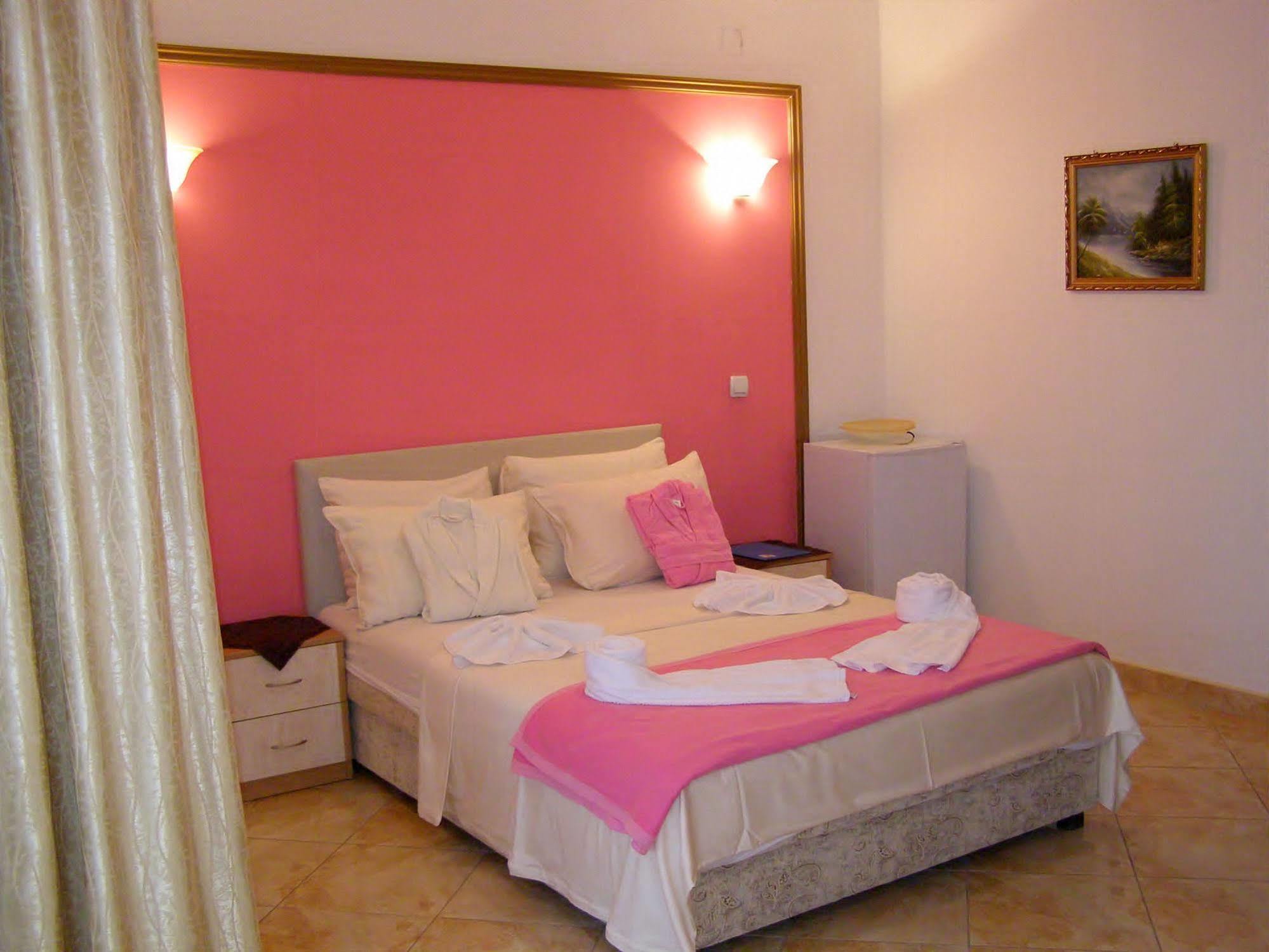 Hotel Wellness & Spa Angelo Gabriel Petrovac Buitenkant foto