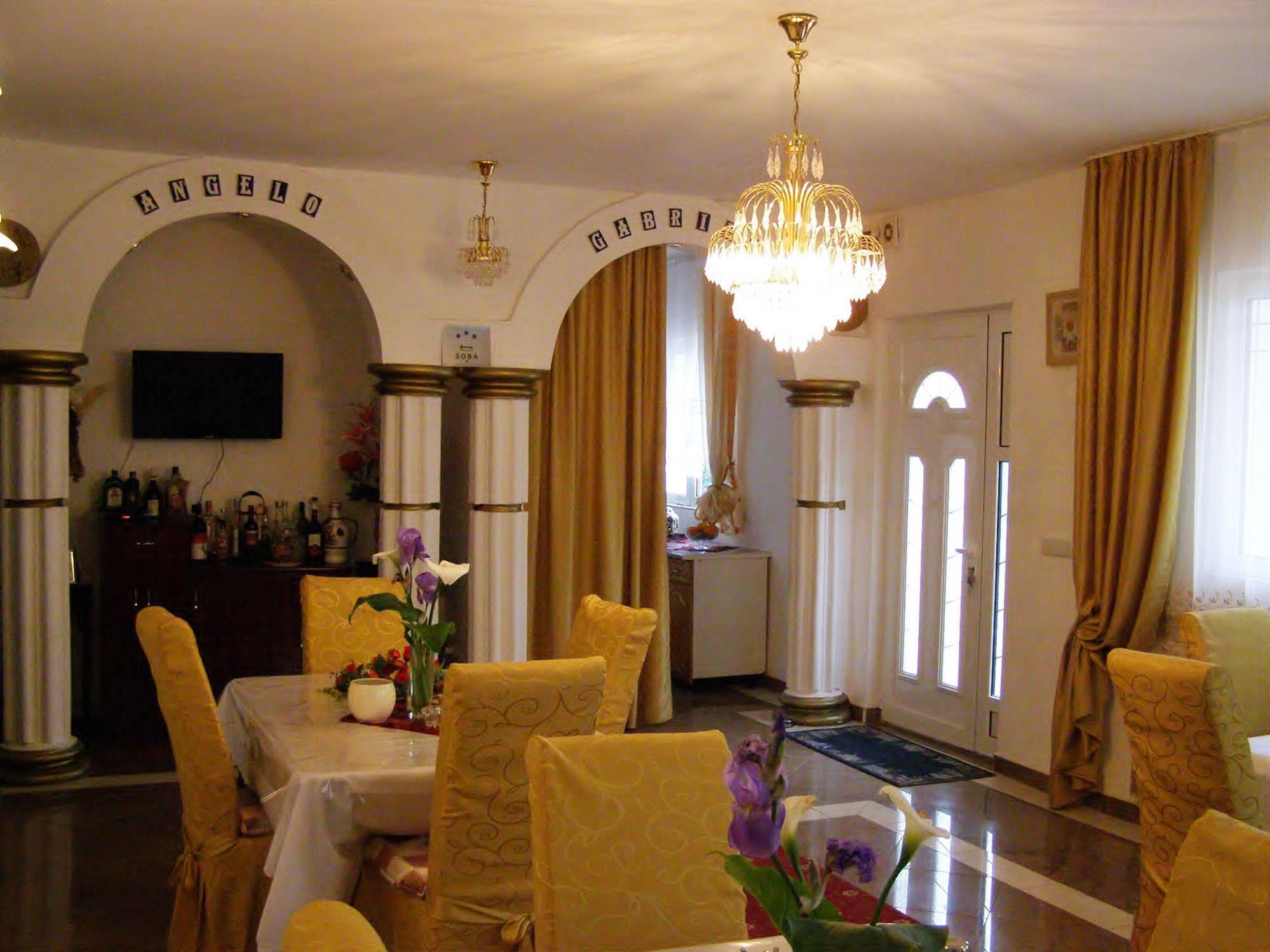 Hotel Wellness & Spa Angelo Gabriel Petrovac Buitenkant foto