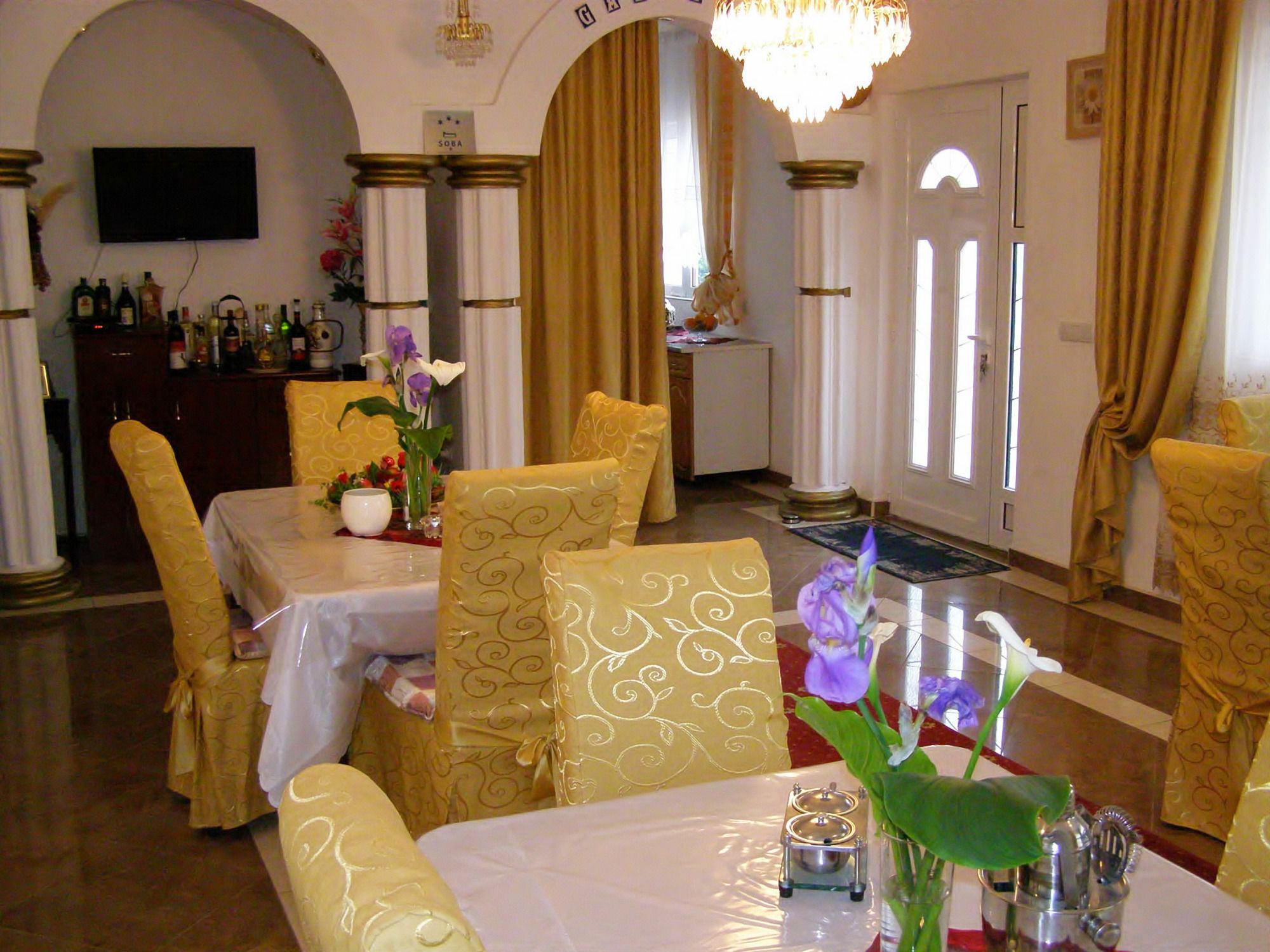 Hotel Wellness & Spa Angelo Gabriel Petrovac Buitenkant foto