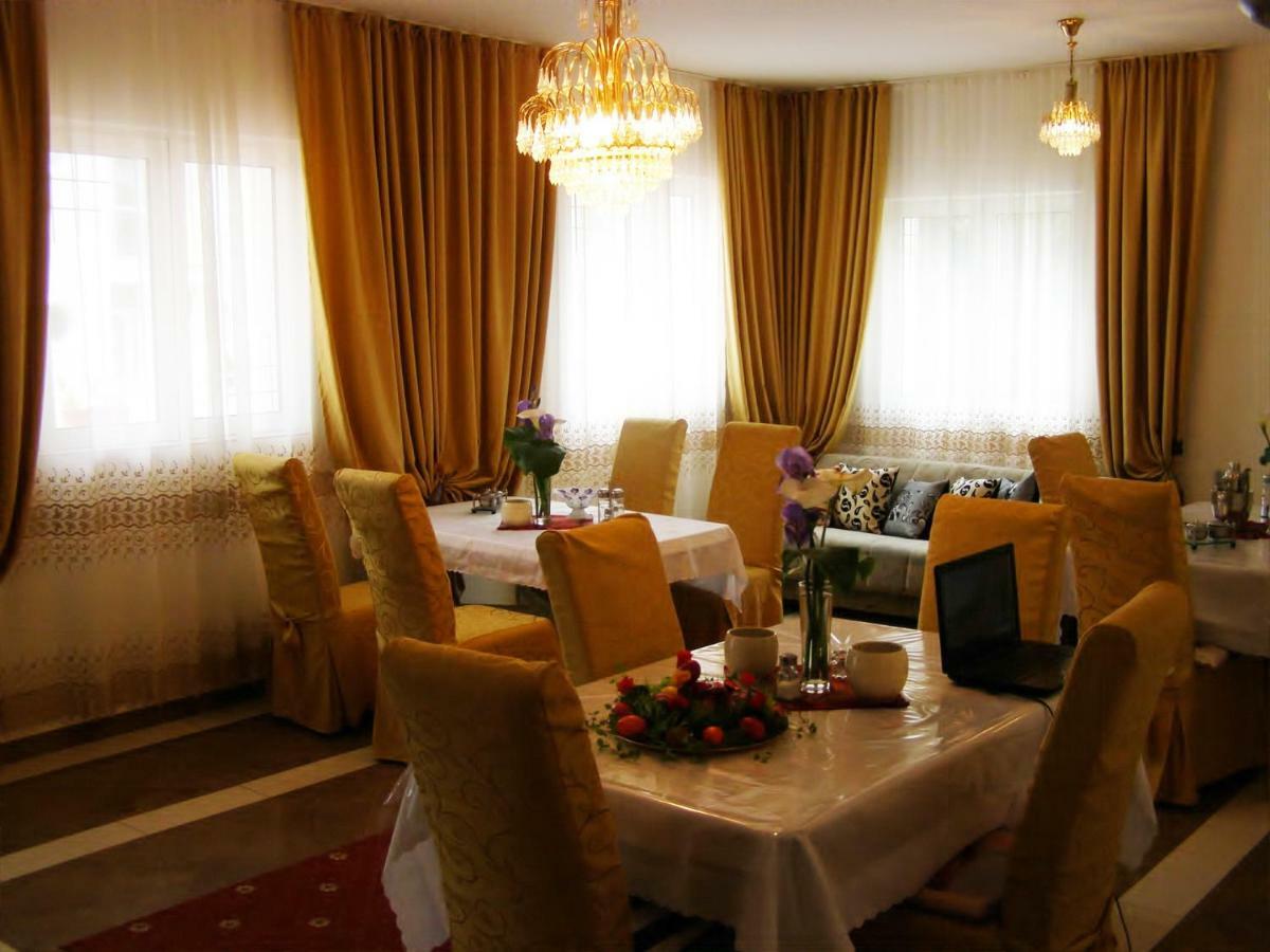 Hotel Wellness & Spa Angelo Gabriel Petrovac Buitenkant foto